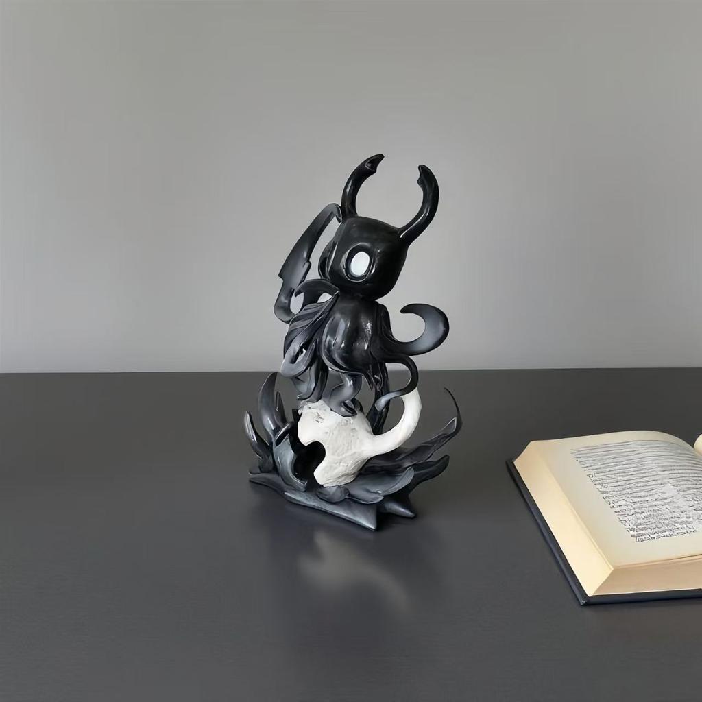 High-quality ghost Hollow Knight Shadows Knight Bumblebee Anime Game 2D Model Figure Ornament Color Box dragon ballz figurine