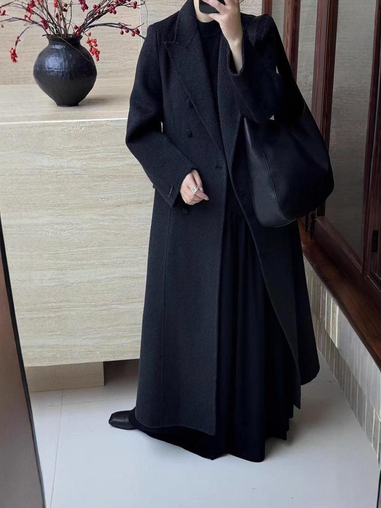 Urban Silhouette: Women's Double-Breasted Wool Coat with Suit Collar, Korean Style Slimming Design for Fall/Winter.