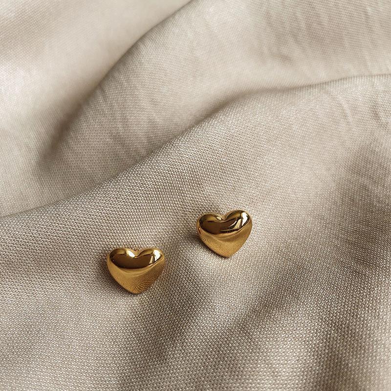 Wenjian Korean Heart-shaped Titanium Steel Earrings - 2022 Trendy Slimming Face Design for Women