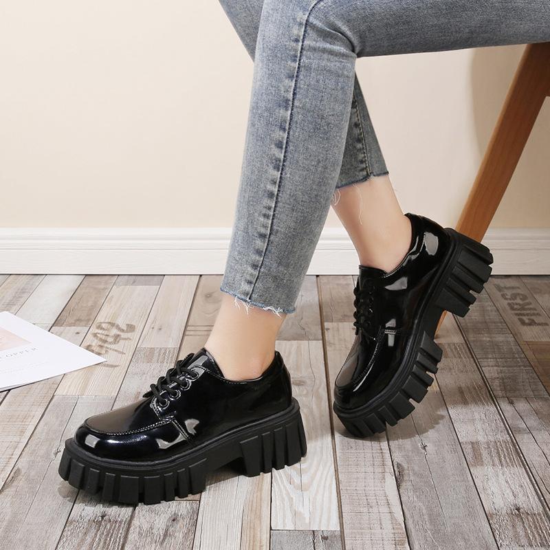 Nuove scarpe casual con plateau nere da donna in stile britannico, scarpe di moda in piccola pelle con scarpe singole