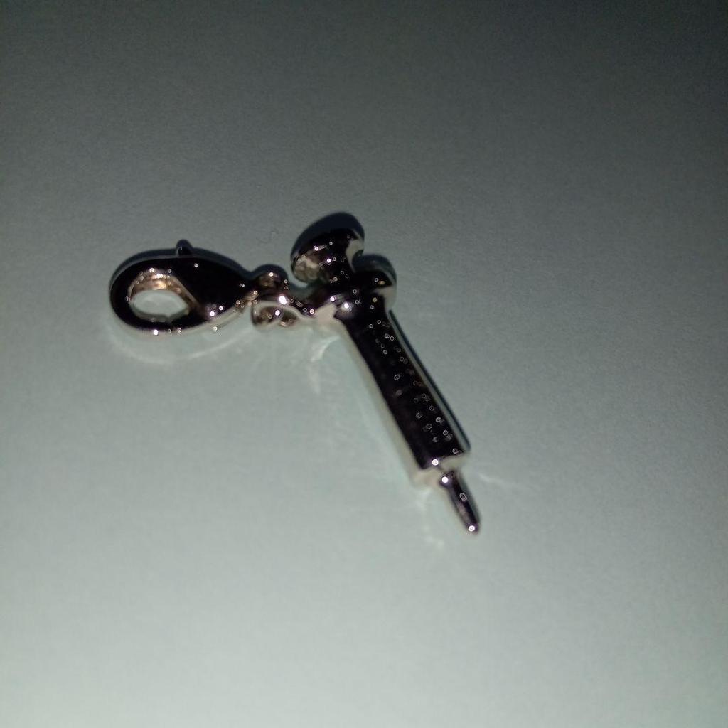 Used Q-pot Syringe-shaped silver charm approx. 2.3cm