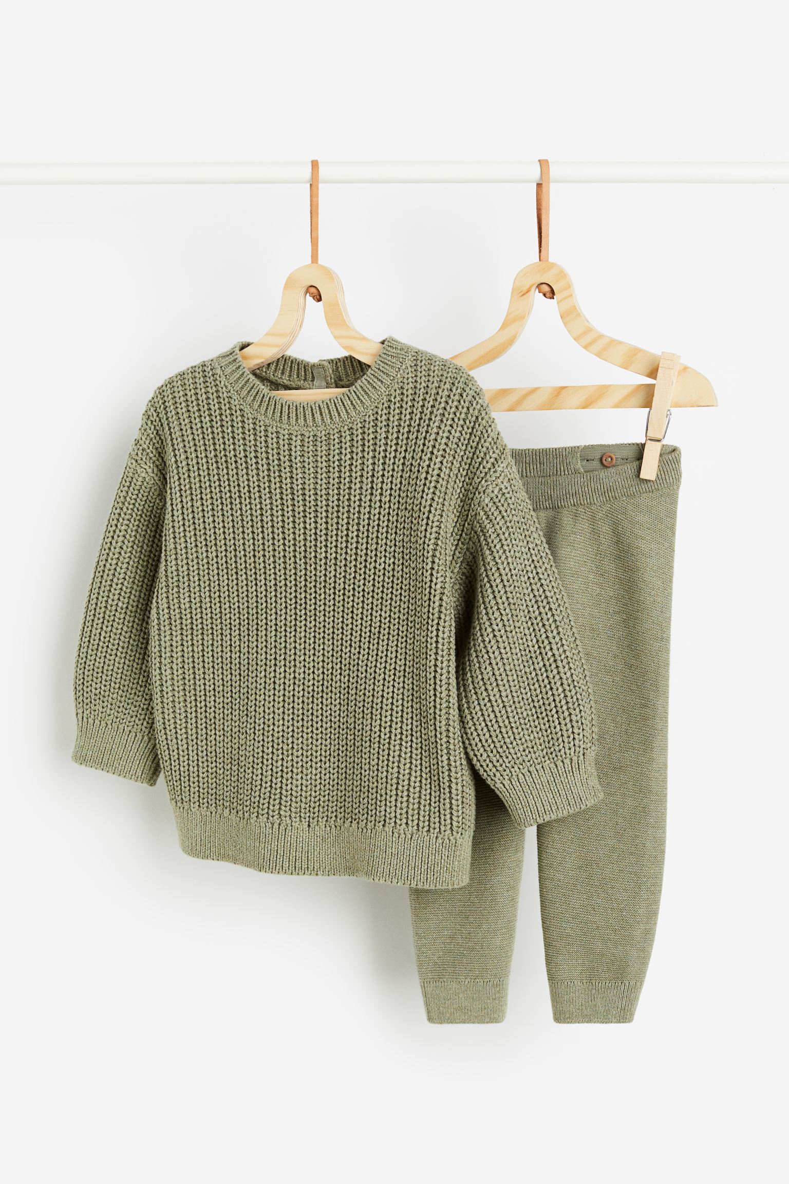 

2-piece knitted set