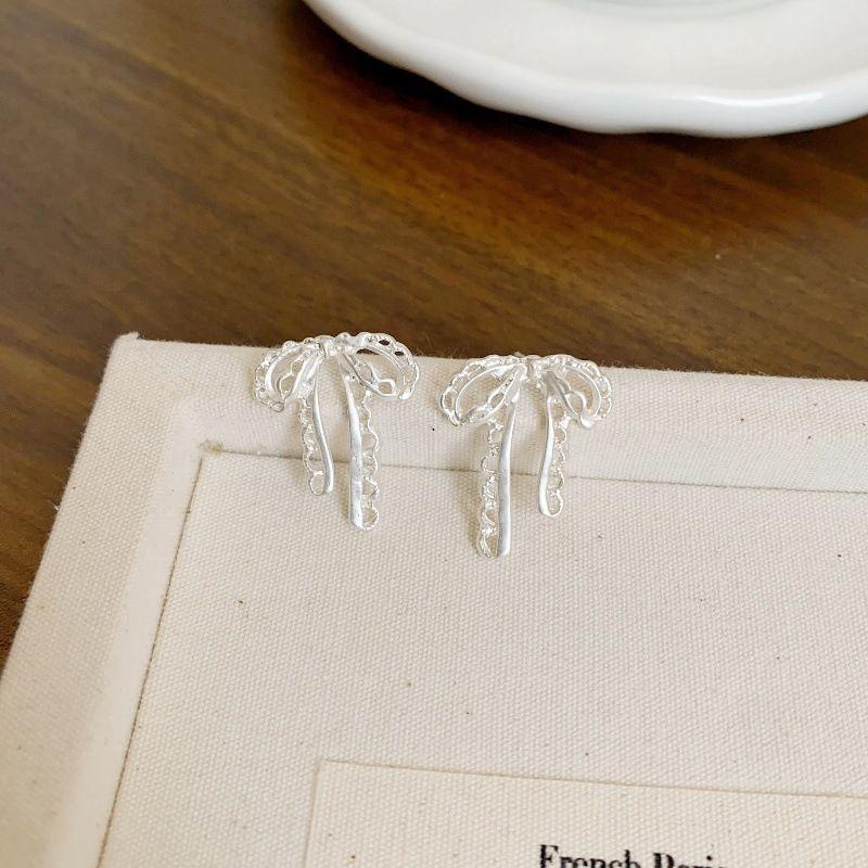 Hollow bow pendant earrings Sweet niche versatile earrings Temperament light luxury high-end earrings