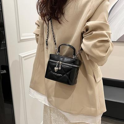This Year, the Popular Diamond Chain Small Bag Women's 2025 Spring New Versatile Messenger Bag Fashionable Portable Bucket Bag
