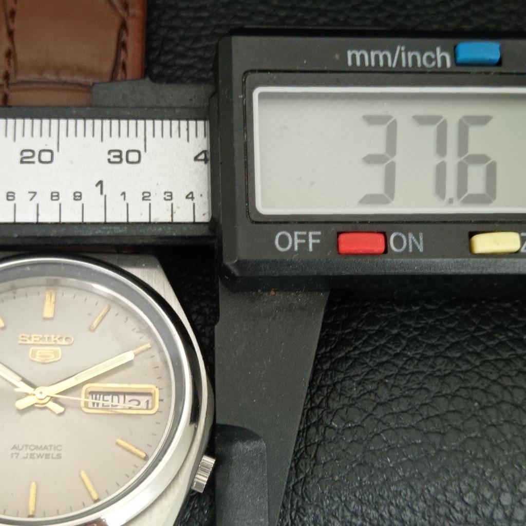VINTAGE SEIKO 5 AUTOMATIC JAPAN MENS ORIGINAL DIAL WATCH A709161-1