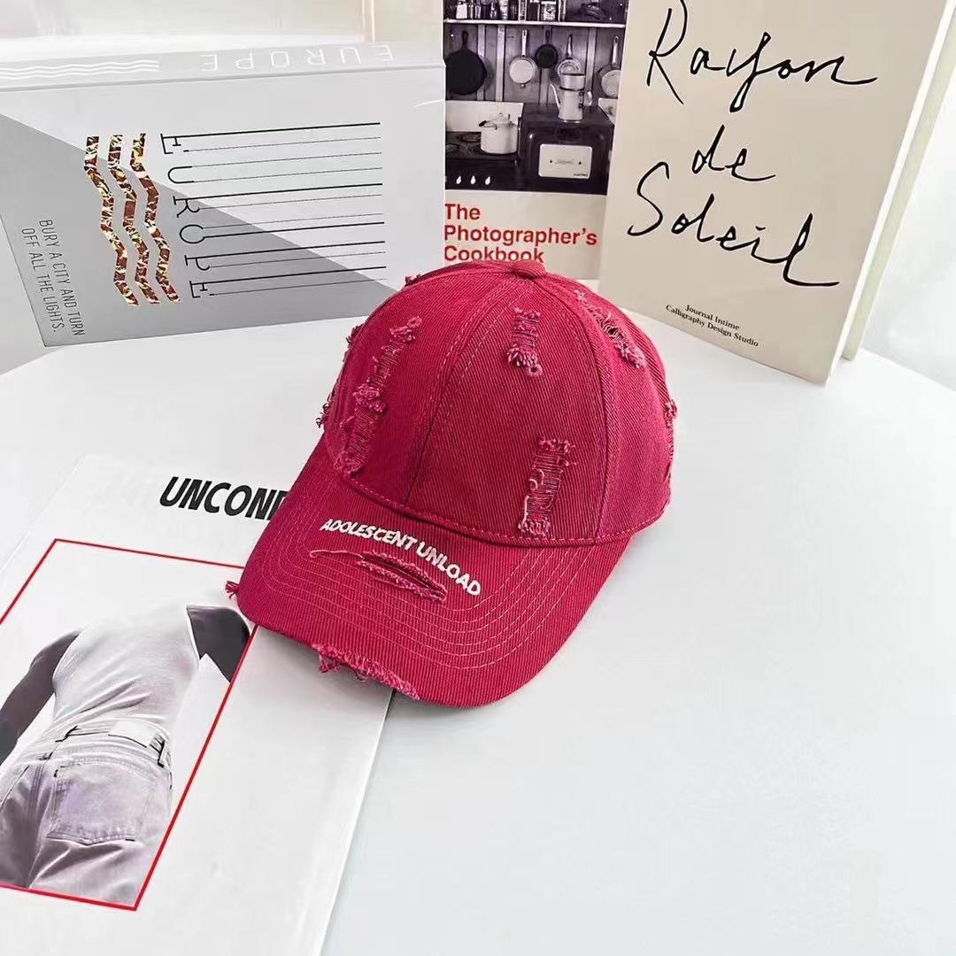 

Новая бейсболка в стиле ретро с вышитыми сломанными буквами для мужчин и женщин, мягкий верх, загнутые поля, кепка для пары, повседневная, модная, брендовая M（56-58cm） красный