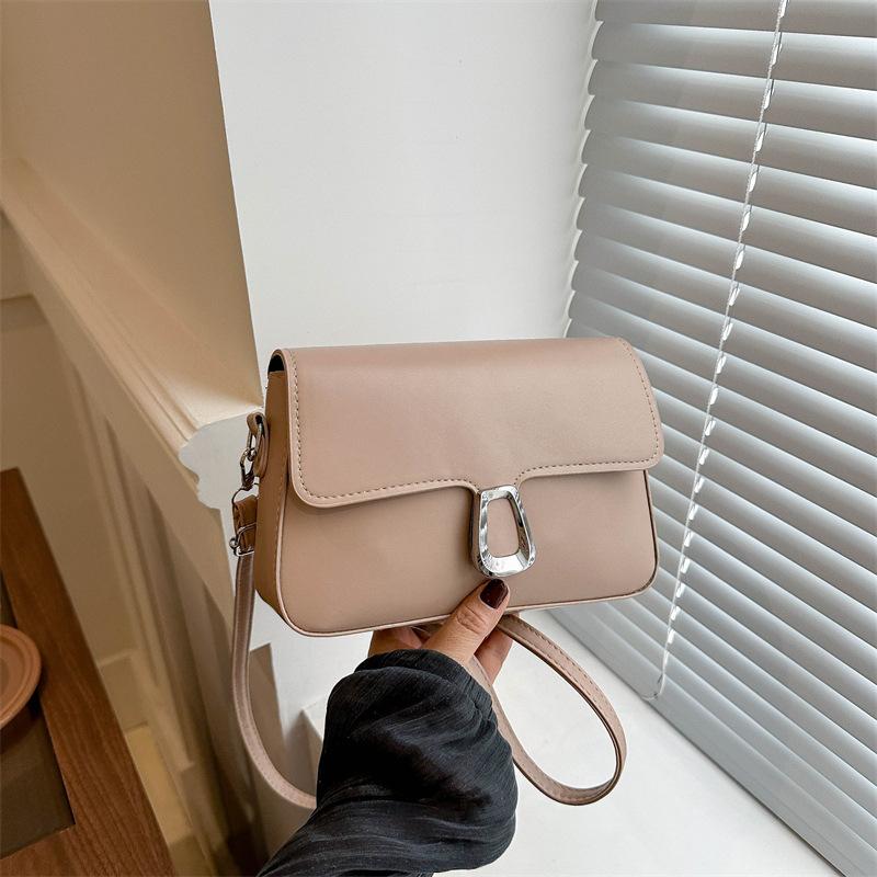 

Niche design bag women s 2025 new trendy retro versatile shoulder messenger bag premium French small square bag хаки
