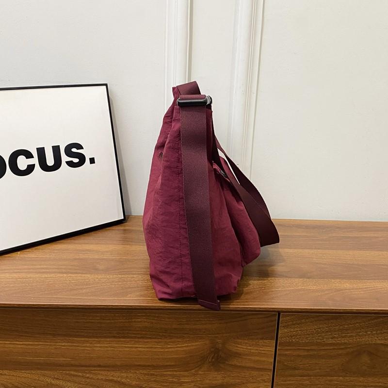 Pleated Drawstring Lightweight Shoulder Bag Women's Vintage Dumpling Bag Large Capacity Commuter Crossbody Bag