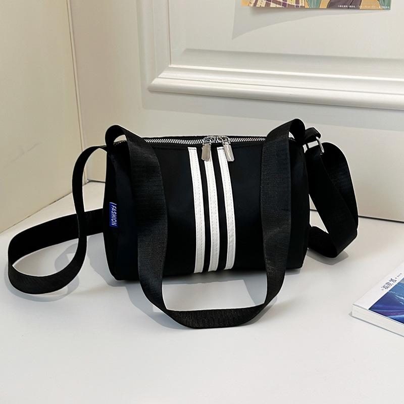 Trendy Brand Fashion Shoulder Bag Large Capacity Lightweight Contrasting Color Portable Messenger Bag Casual Simple Commuter Student Bag