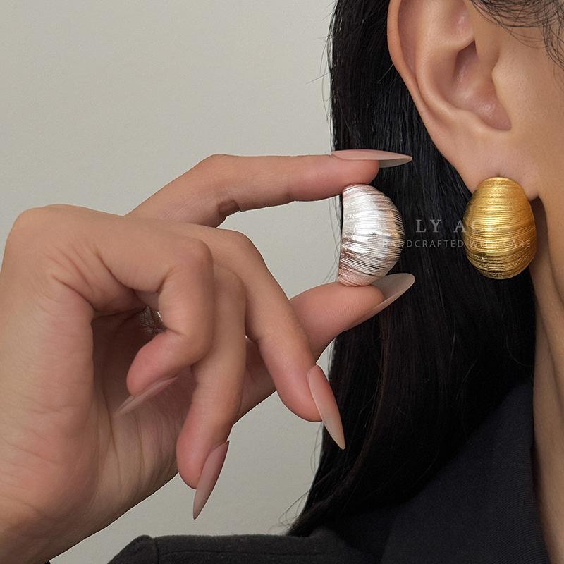 Ancient metal bean stud earrings, advanced sense brushed craftsmanship, exquisite earrings, light luxury, fashion, commuting, casual and versatile