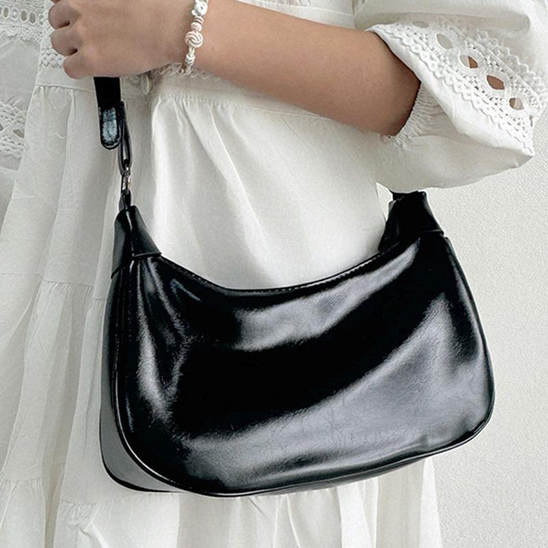 Niche design underarm bag women's new fashion versatile crescent bag messenger bag simple commuter shoulder bag