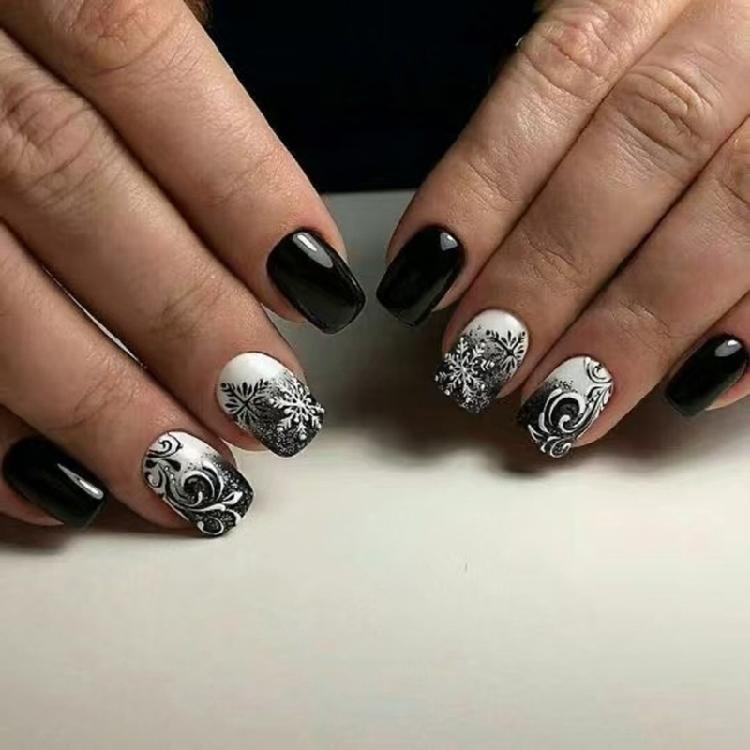 

Festive French Styles Artificial Nail 24Pieces Short Square Shape Black White Snowflake Pattern for Winter Nail Decors 1
