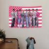 Ein Stray Member Poster Wandteppich Patriotisches Design Mit Einem Amerikanischen Flaggenhintergrund Stray Konzertbanner Und Ein Skz Kpop Banner