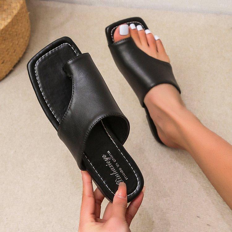 

2024 лето новые простые модные шлепанцы на плоской подошве женские британский стиль квадратный носок закрытый носок пляжные прохладные шлепанцы женские в наличии 39 чёрный