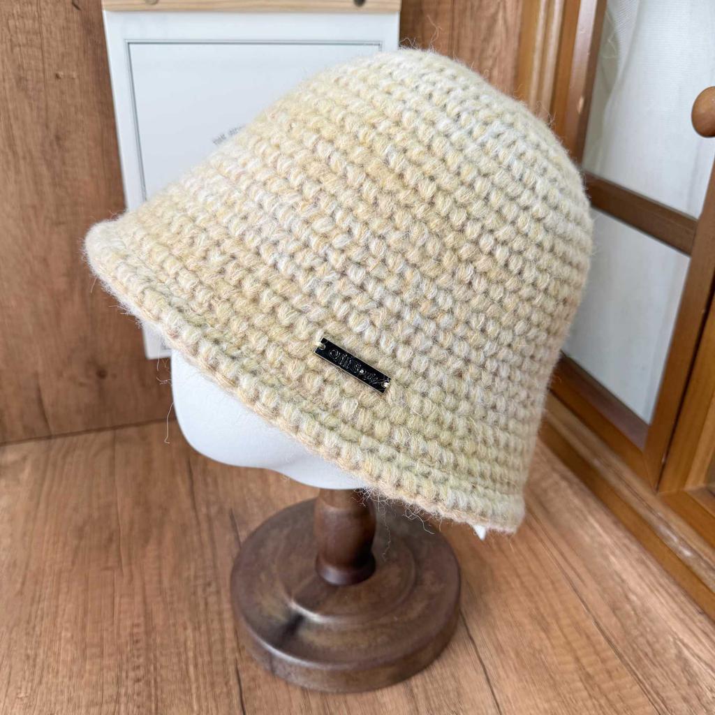 Autumn and winter atmosphere mixed color knitted bucket basin hat women rough crocheting craft metal small label literary style bucket hat