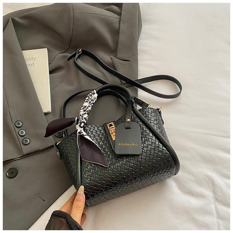 

Woven bag women s dish Lanzi 2025 new high-end summer shoulder messenger bag women s portable bucket bag