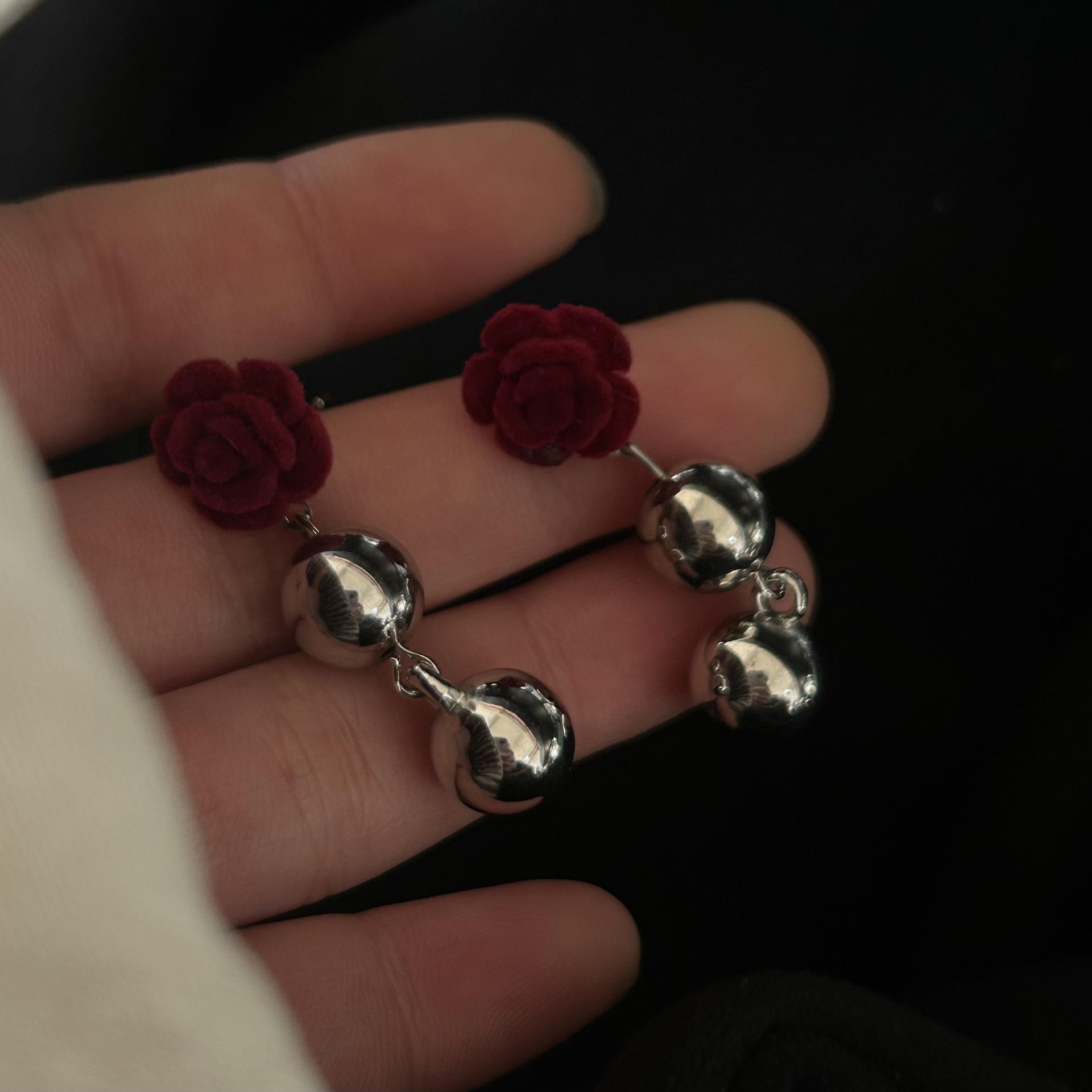 

Vintage Flocked Rose Flowers Punk Metal Design Ball-Shape Studs Earrings for Women Minimalism Charm Zircon Wedding Gift