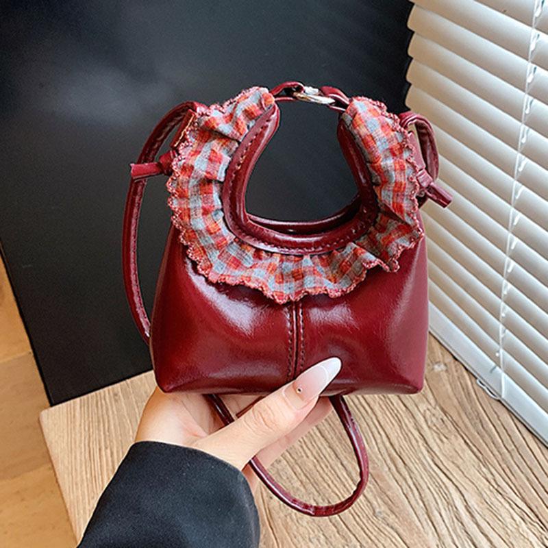 

This new high-value fashion temperament letter mini diagonal span shoulder portable dumpling small bag червоний