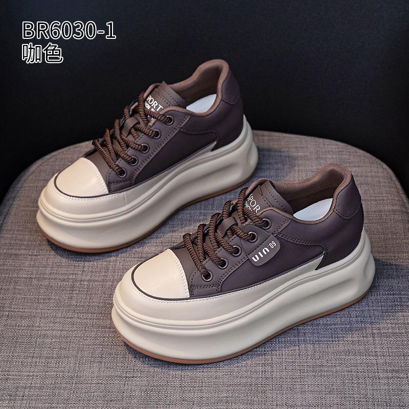 Leather muffin platform women's autumn and winter 2026 super fire lightweight height increase breathable board shoes