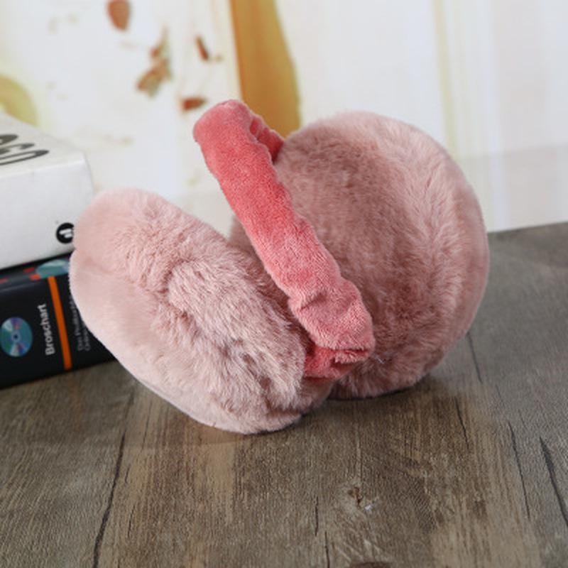 Women who sell fur, winter warm earmuffs the earmuffs on their ears the warmer the headband earmuffs