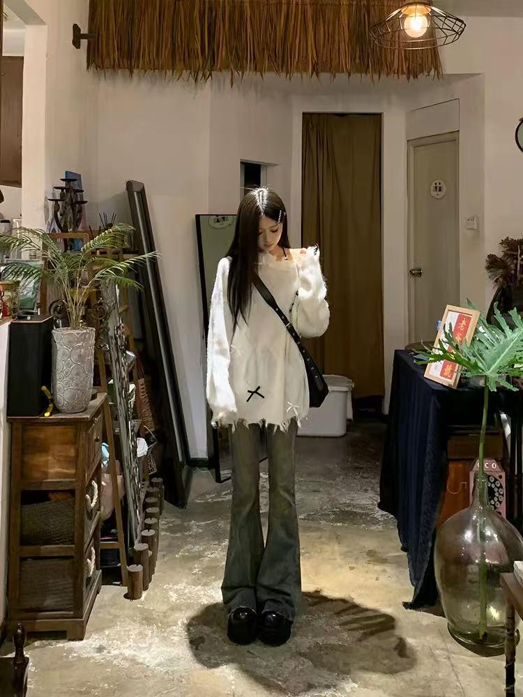 Women's Ripped Bow Design Round Neck Pullover Sweater - Autumn/Winter Loose Long Sleeve Knitwear