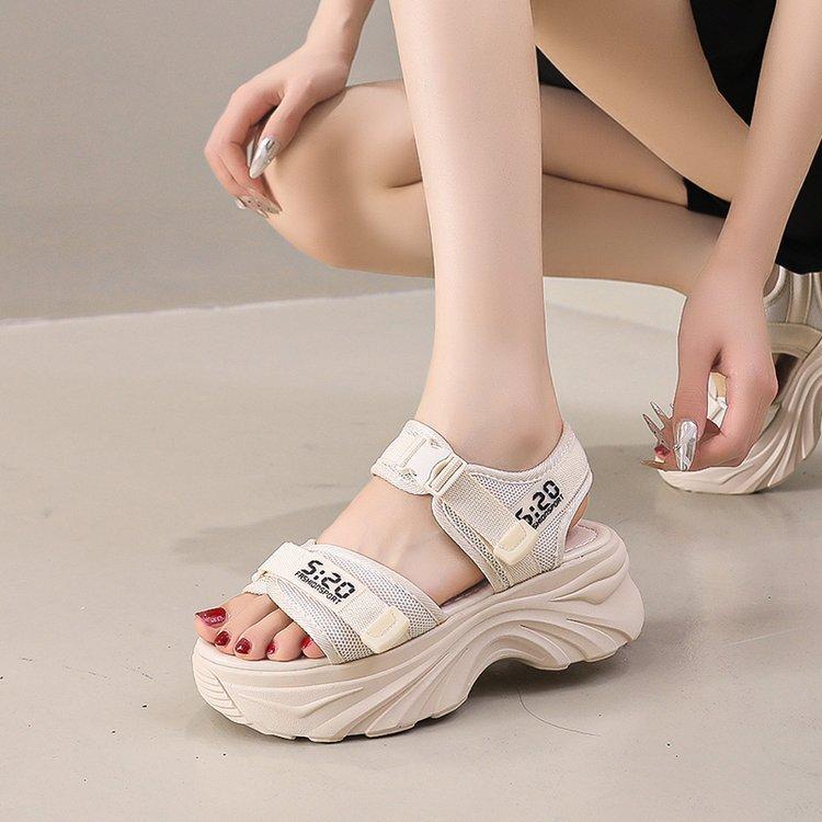 Platform dad sandals 2024 autumn new small height increase muffin beach Velcro sports sandals
