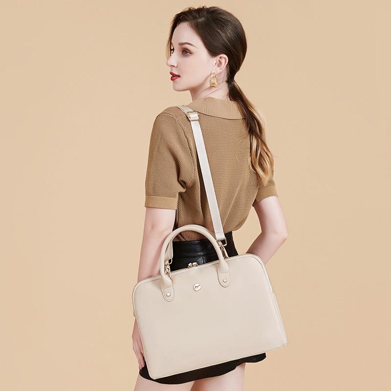 Модная и повседневная легкая ручная сумка через плечо — фото 3