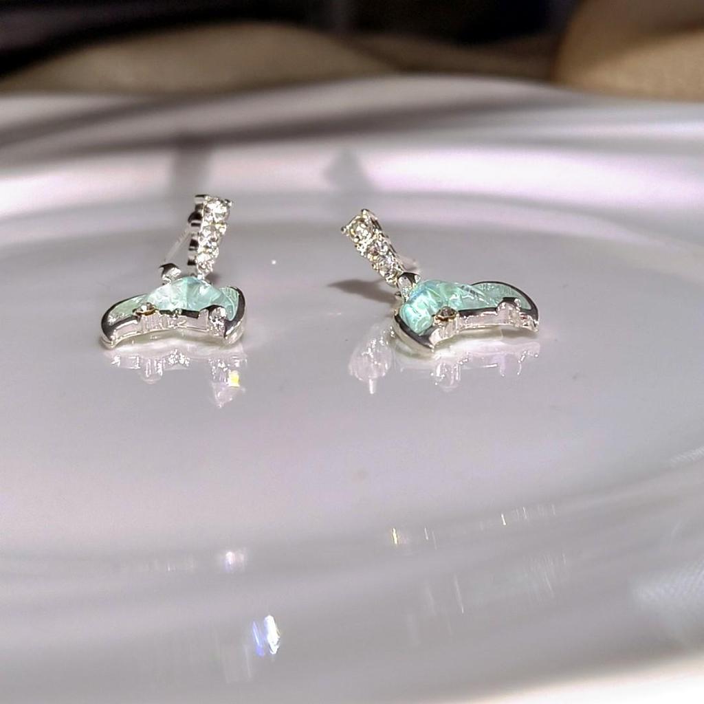 Kolczyki wiszące Zircon Aurora Fishtail - Modne, Ekskluzywne, Unikalny design