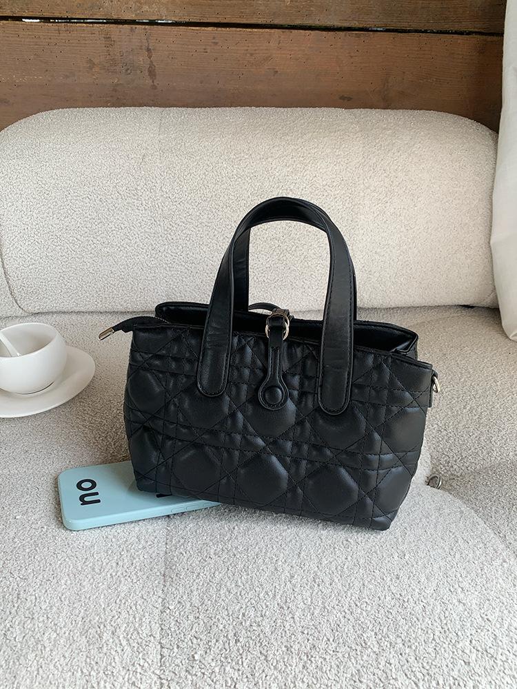 

Весна и лето новая сумка-конверт Xiaoxiangfeng с изысканной текстурой ромбовидной формы, портативная маленькая сумка, женская модная универсальная сумка через плечо чёрный