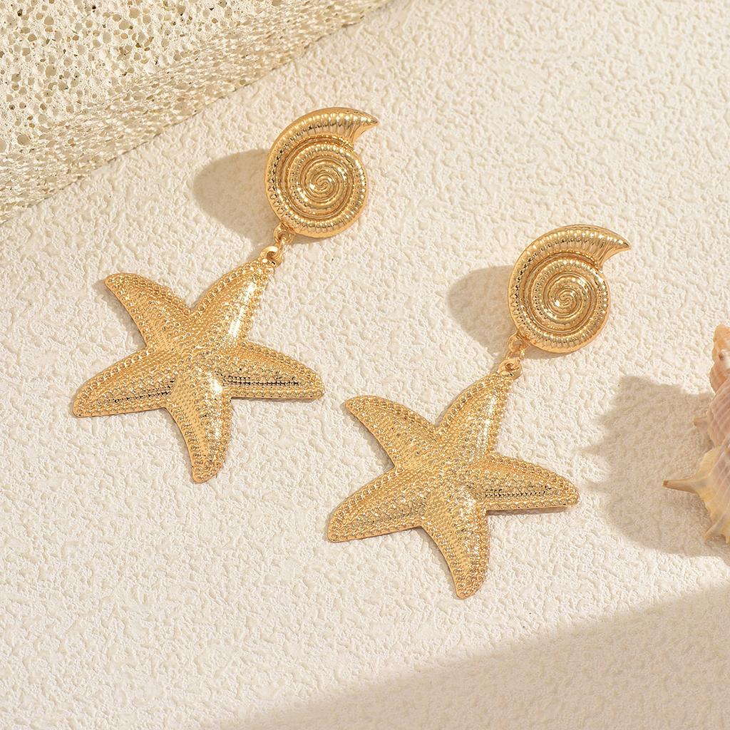 Gold earrings, European and American jewelry, creative design sense, starfish earrings, high-end sense holiday wind earrings, women