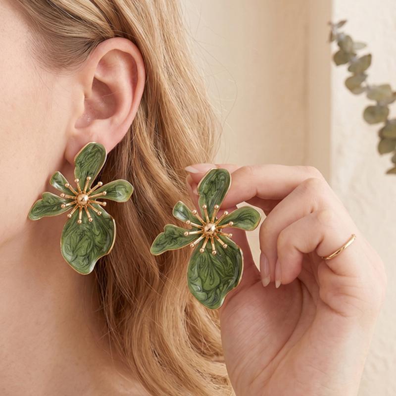 Exquisite Colorful Enamel Flower Stud Earrings for Women Retro Metal Irregular Floral Temperament Earrings Jewelry Holiday Party