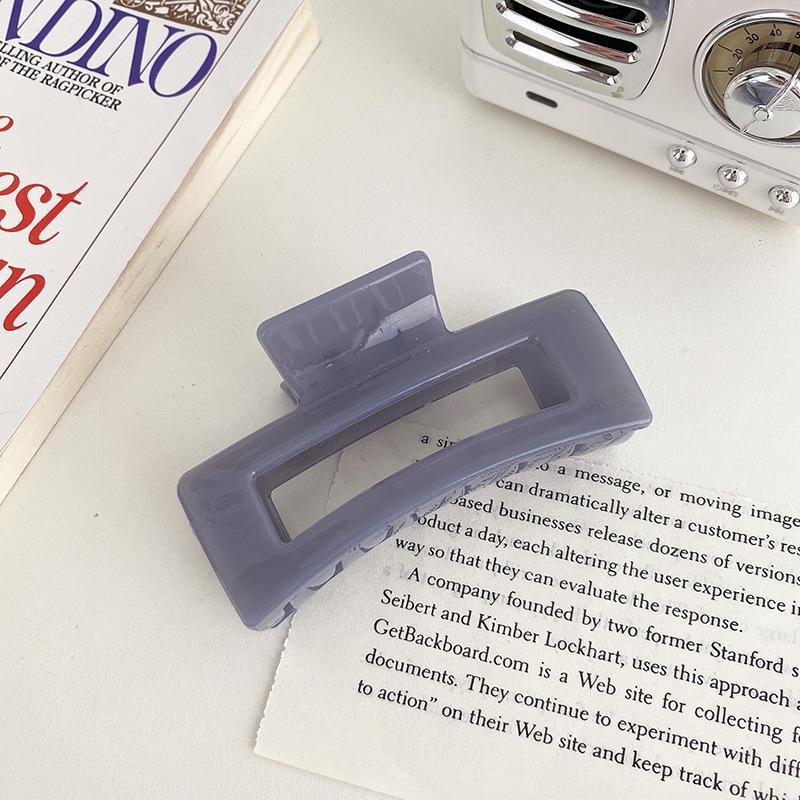 Versatile Milk Coffee Hair Clip: Large, Simple Shark Design for Women