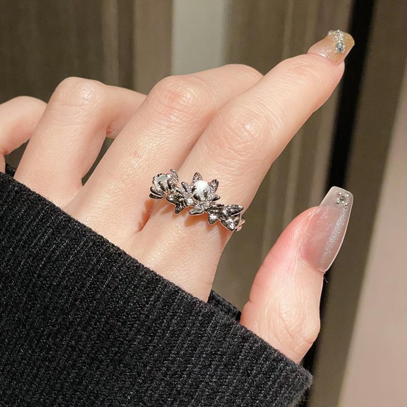 

Retro Imitation Jade Chalcedony Exquisite Ring Female Sweet Cool Niche Opal High Sense Simple Unique Design Accessories Adjustable opening