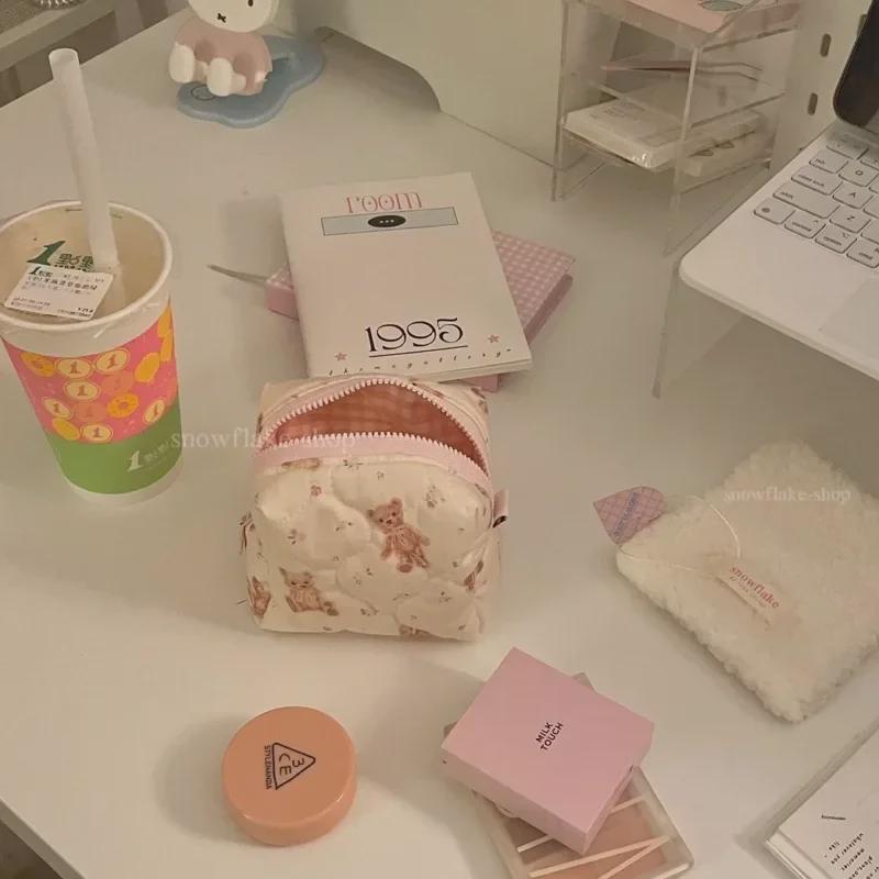 Xiaohongshu Quilted Bear Cosmetic Bag: High-Value, Gentle Print Wash Bag