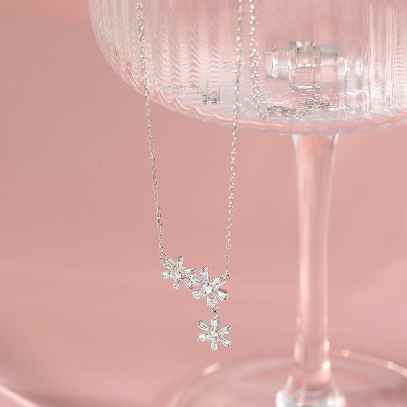 Blumenkette Leichter Luxus Nische Design Sinn High-End Schlüsselbeinkette Neuer Stil Damen Halskette Neuer Stil