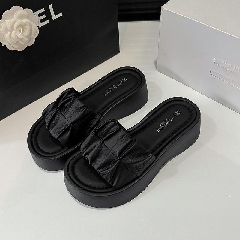 Thick bottom slope heel height increase one-word drag women 2025 summer new outer wear fashion beach vacation cool slippers