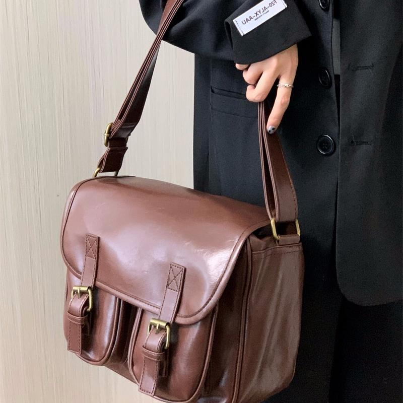 IELGY Women s college style oil wax leather retro shoulder bag