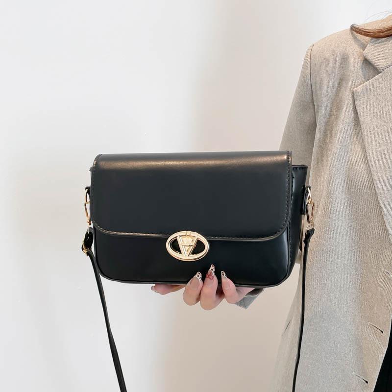 Personalized commuter small square bag women's leisure new solid color simple versatile daily temperament light luxury messenger bag