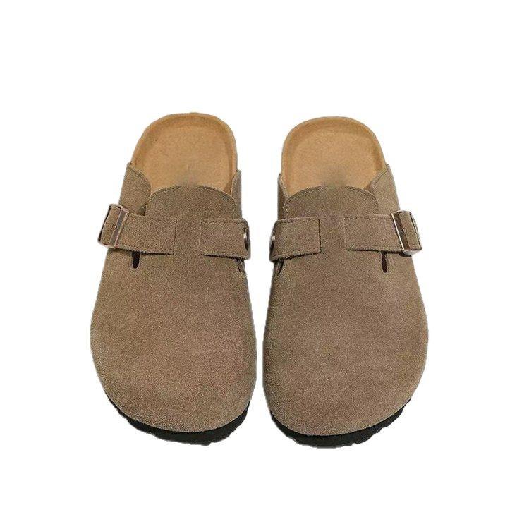 Women with one foot on Birkenstocks slippers will be popular in 2025, and the new versatile thick-bottomed bag head will be worn outside. Casual half 