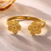 2026 Elegantes Armreif-Armband für Damen Doppelblumen Mode-Armreifen Goldfarbe Edelstahl Schmuck Sommer Wasserdicht Ihr Geschenk