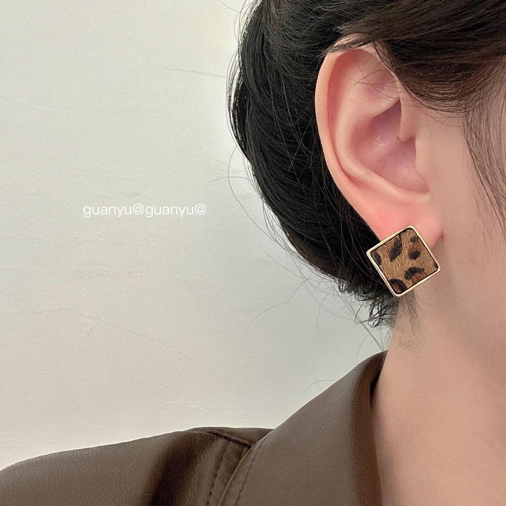 Leopard Print Square Stud Earrings: Chic, Luxurious, Versatile for Women - Perfect for Autumn/Winter