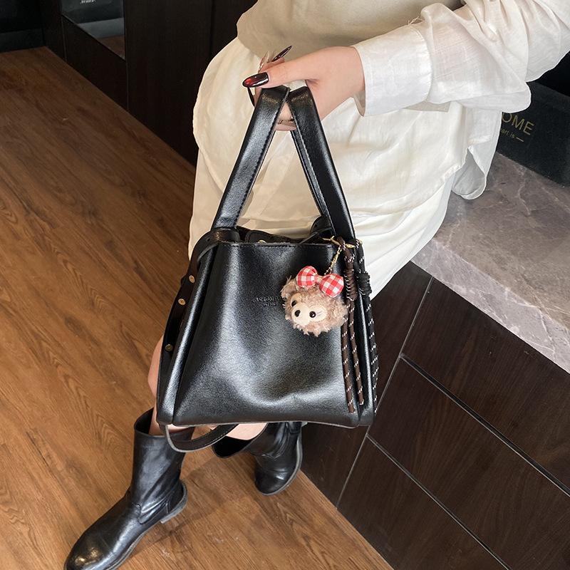 Premium texture small bag women's spring and summer 2025 new versatile niche women's casual messenger bag portable bucket bag