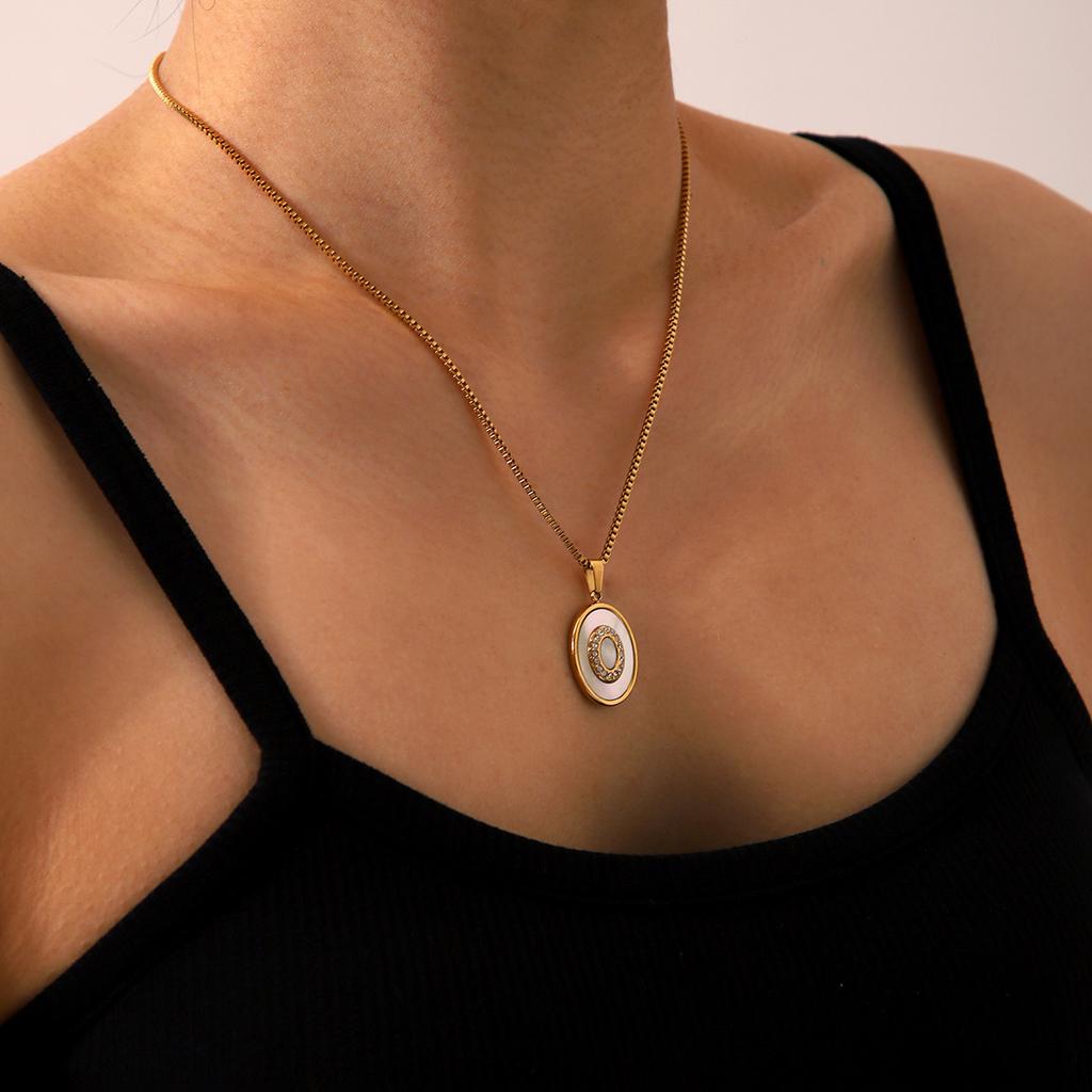 New 18K Gold Stainless Steel Diamond-Encrusted Necklace with White Shell, Non-Fading Versatile Necklace, Titanium Steel Jewelry