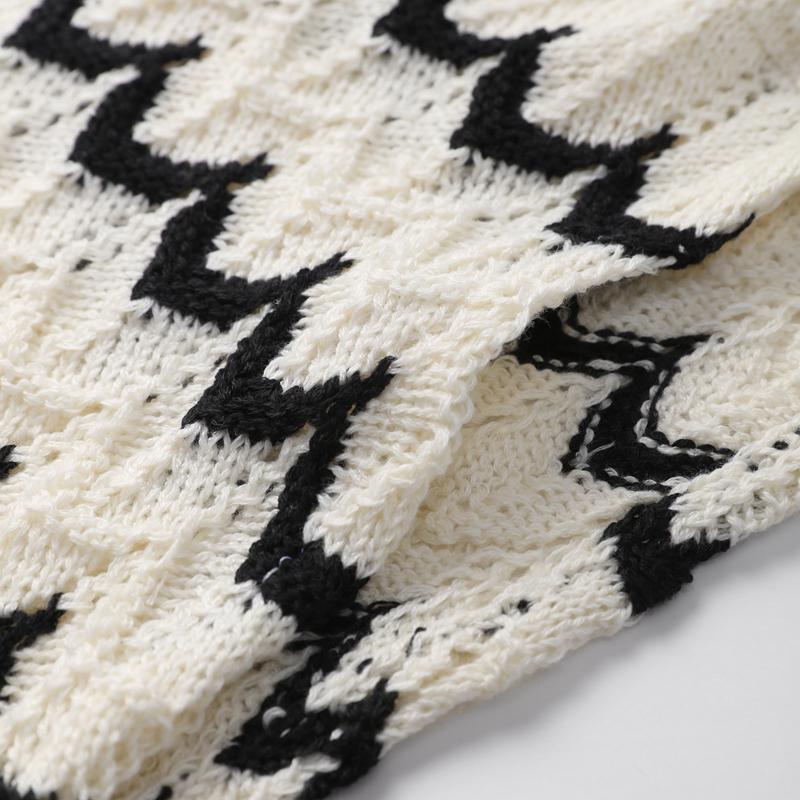 Трикотажное полосатое летнее женское короткое платье без рукавов с вырезом на шее — фото 8