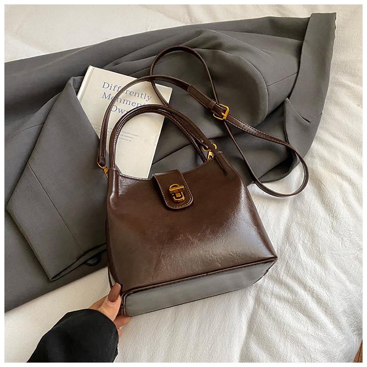 Simple Retro Small Bag Women's 2025 Autumn New Trendy Out Hand Bag Popular Shoulder Messenger Bag Bucket Bag