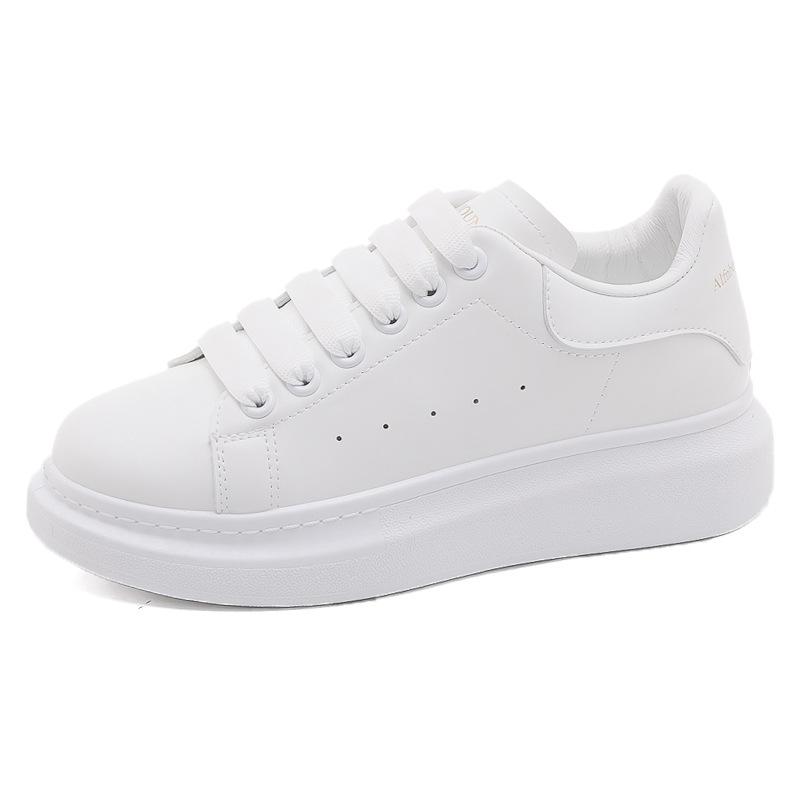 

Новый стиль обуви — это универсальные кеды на толстой подошве для студентов, увеличивающие рост. 40 белый