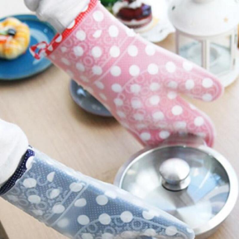 1 pair of minimal dot pattern silicone oven gloves (choose one color) Blue