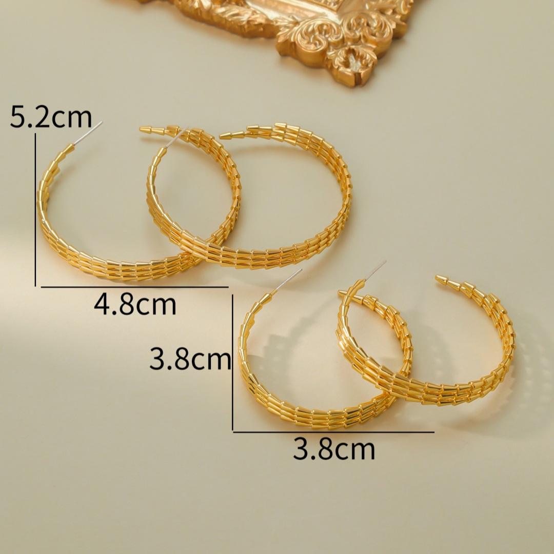 

Medieval Vintage Art Earstuds Women With A Niche Design High-end Feel. 925 Silver Needle C-shaped Earrings Plated In Real Gold