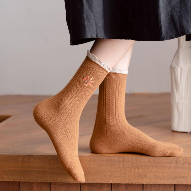 Flower Embroidered Middle Tube Socks Women Autumn Winter Fashion Harajuku Vintage Cotton Long Socks Japanese Kawaii Ruffle Socks