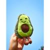 Un simpatico peluche avocado, adatto alla compagnia quotidiana di cani di piccola e media taglia